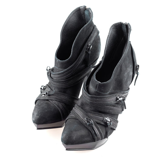 Buffalo Black Vintage Platform Boots (39 EU)